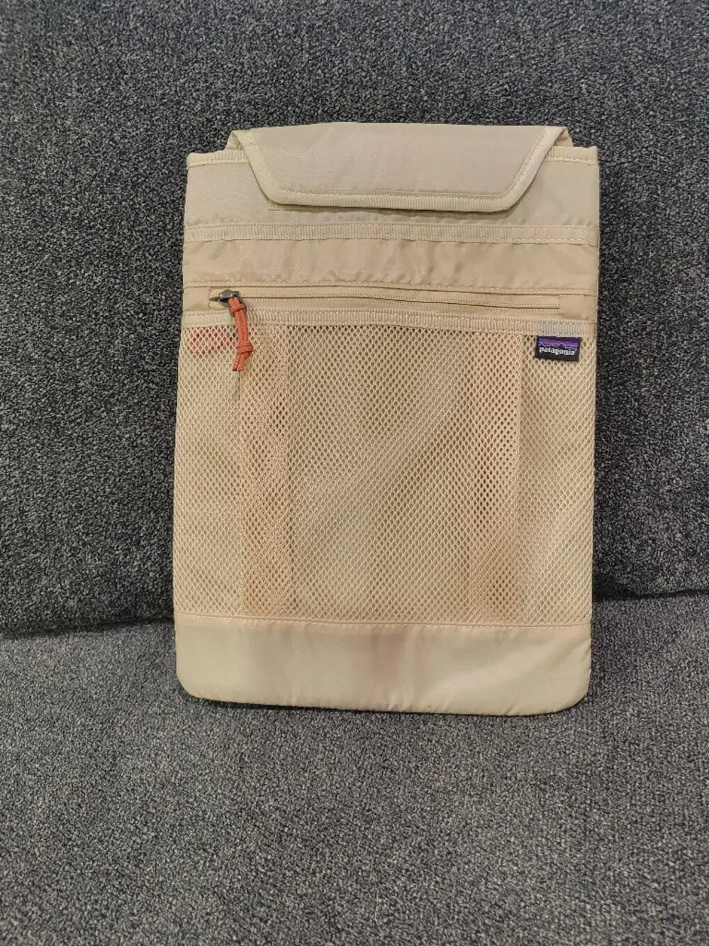 Patagonia Padded Laptop Tablet Sleeve Case Beige Tan Mesh Zipper Pocket Utility